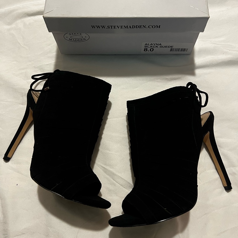 Steve Madden: Alayna Black Suede Heel